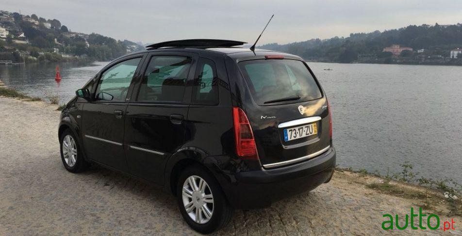 2005' Lancia Musa Platino photo #2