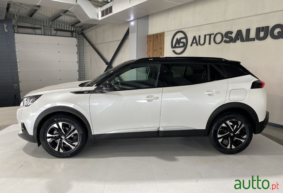 2021' Peugeot 2008 photo #2