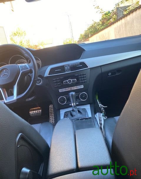 2011' Mercedes-Benz C-220 photo #5