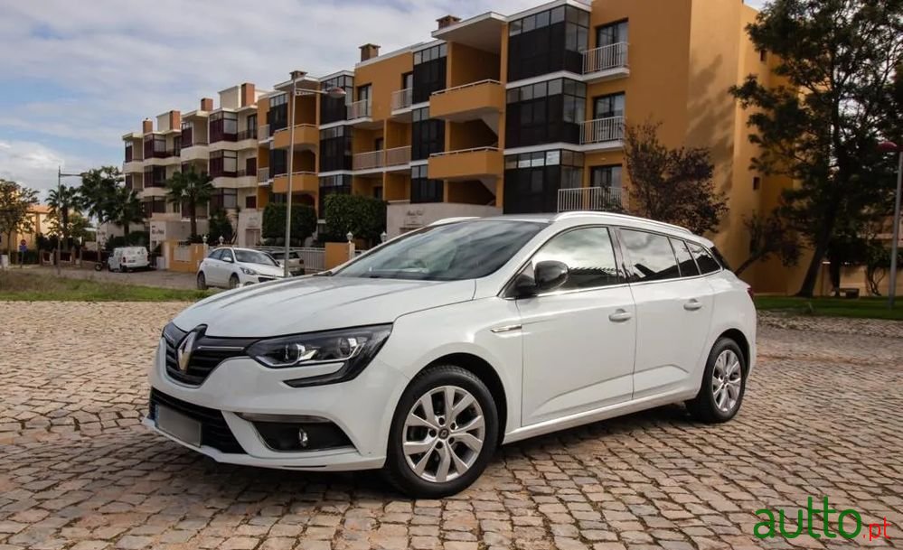 2018' Renault Megane Sport Tourer photo #1