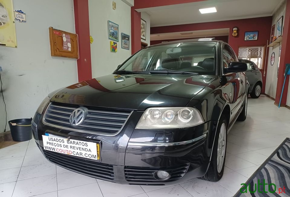 2001' Volkswagen Passat photo #5