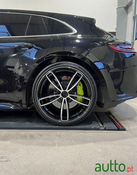 2020' Porsche Panamera Sport Turismo photo #1
