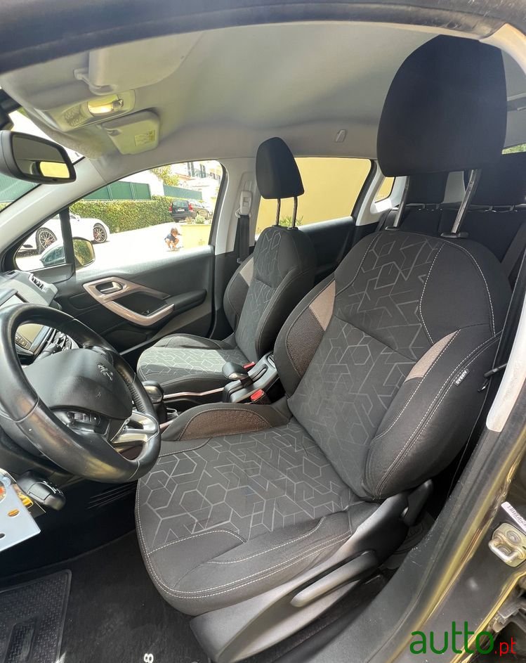 2015' Peugeot 2008 photo #6