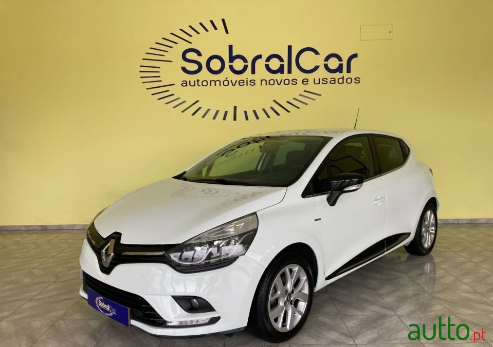 2019' Renault Clio photo #1
