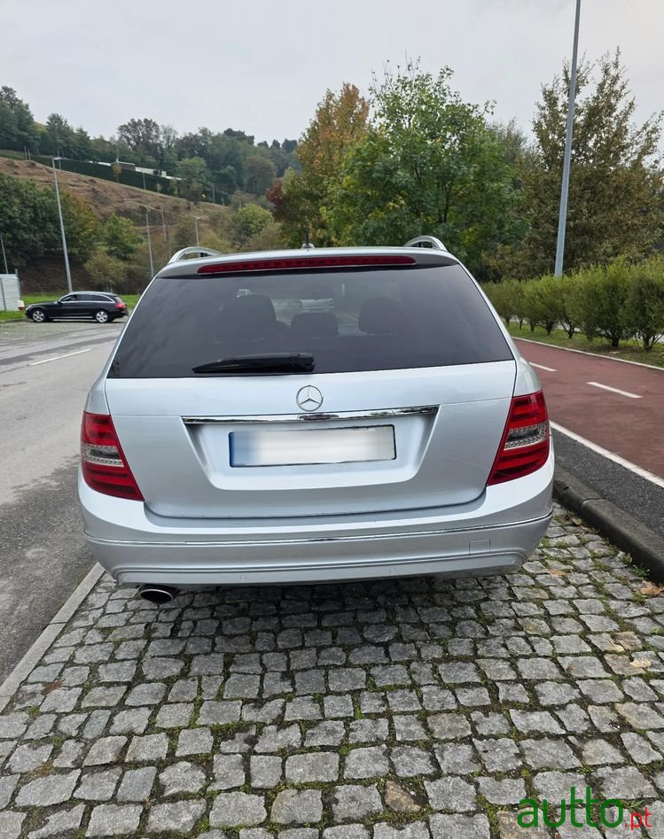 2011' Mercedes-Benz Classe C photo #2