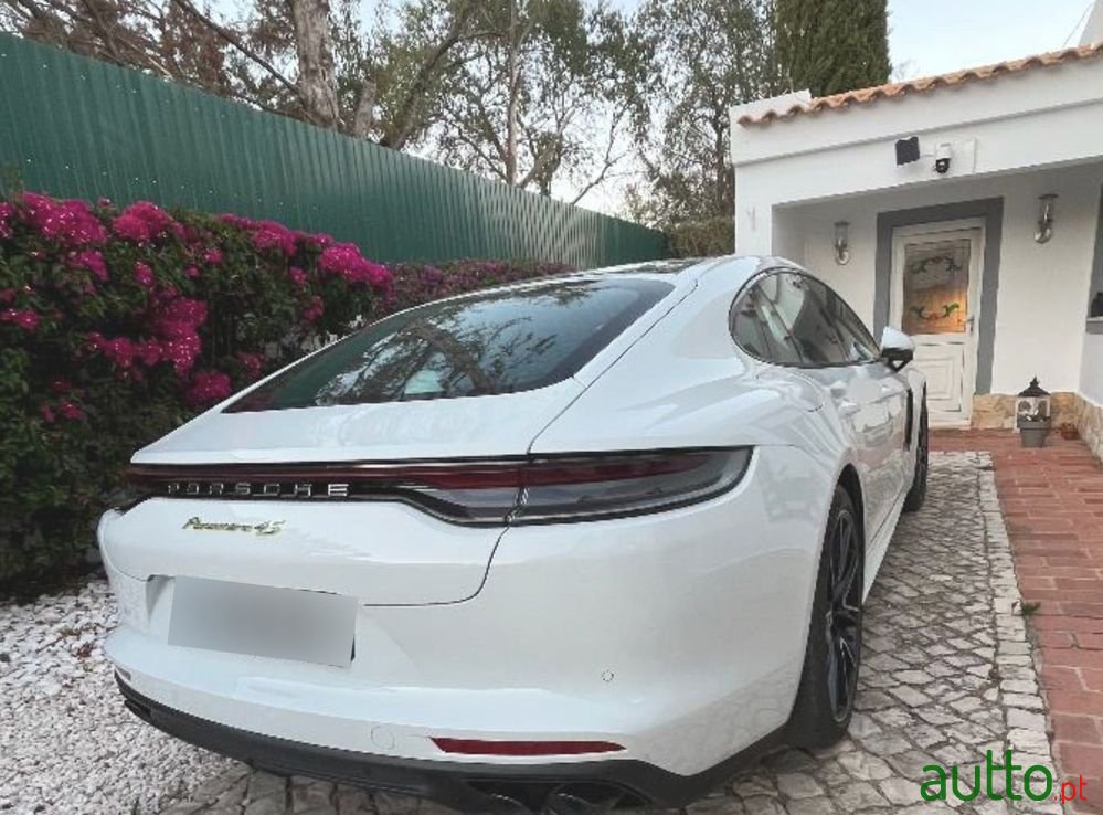 2021' Porsche Panamera photo #2