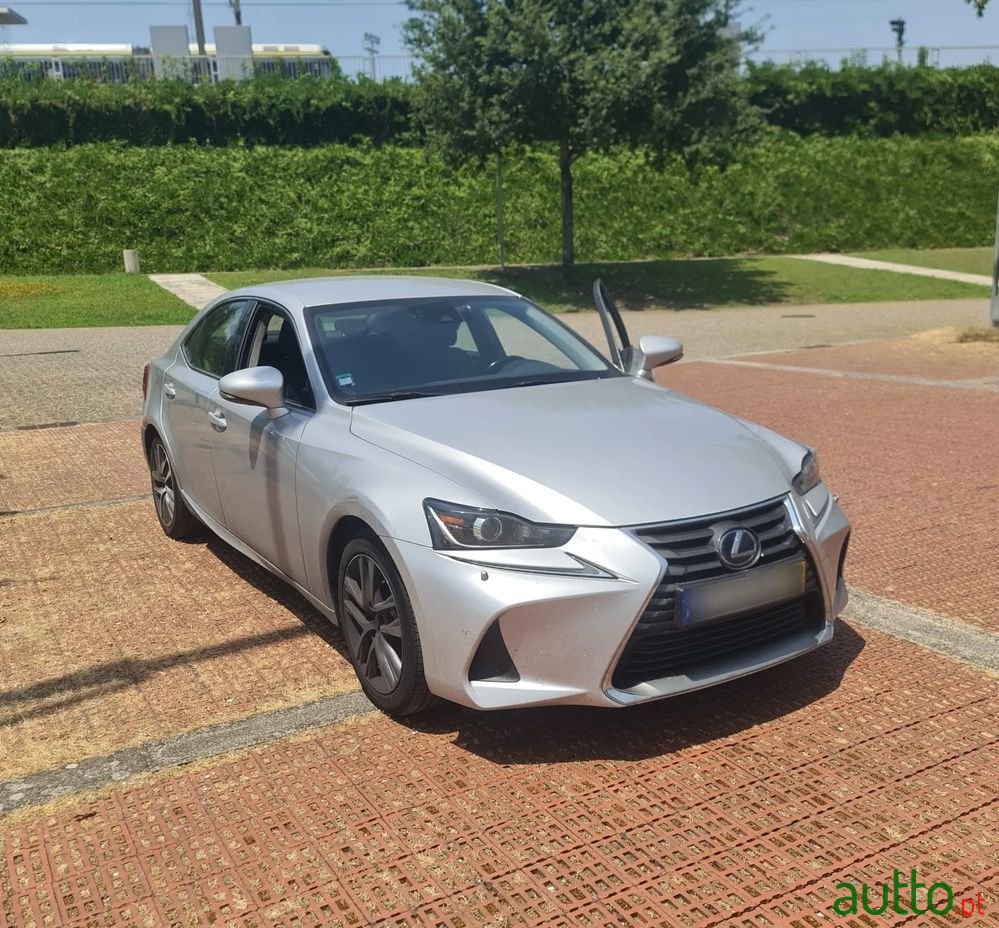 2018' Lexus IS Business photo #1