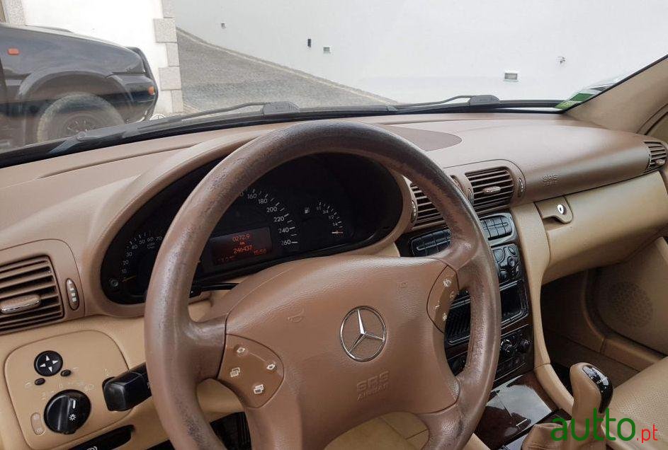 2002' Mercedes-Benz C-200 Elegance photo #3