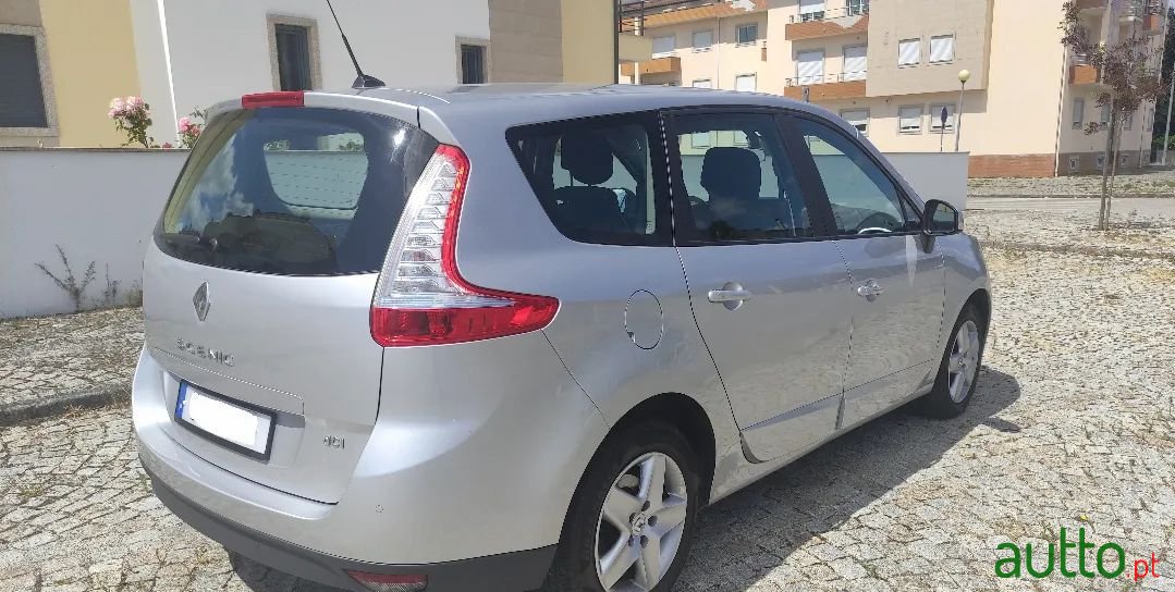 2014' Renault Grand Scenic photo #2