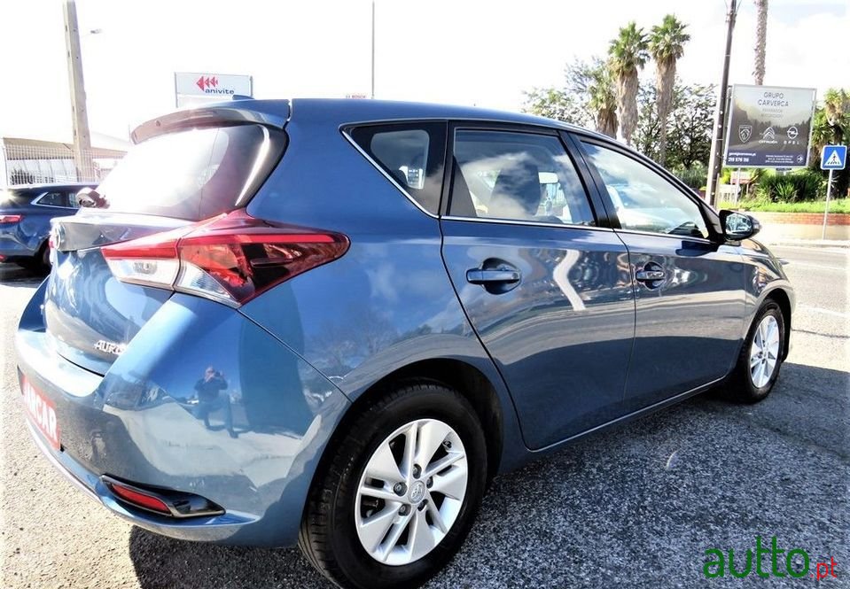 2016' Toyota Auris photo #6