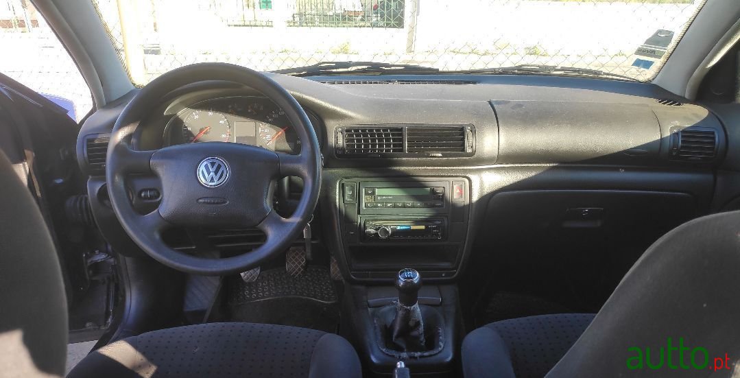 2000' Volkswagen Passat Variant photo #5