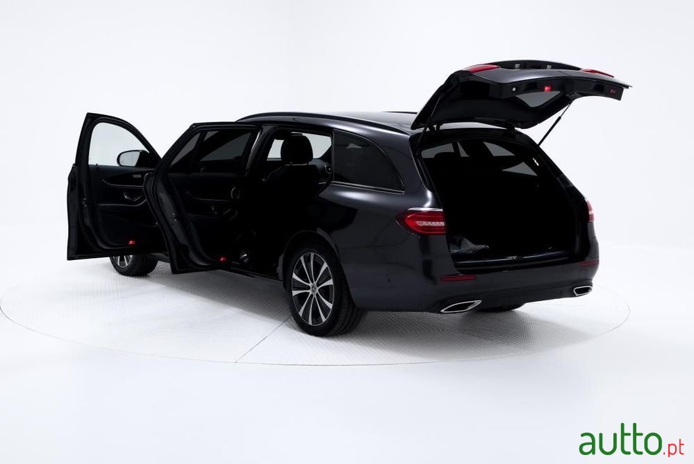 2021' Mercedes-Benz Classe E photo #5