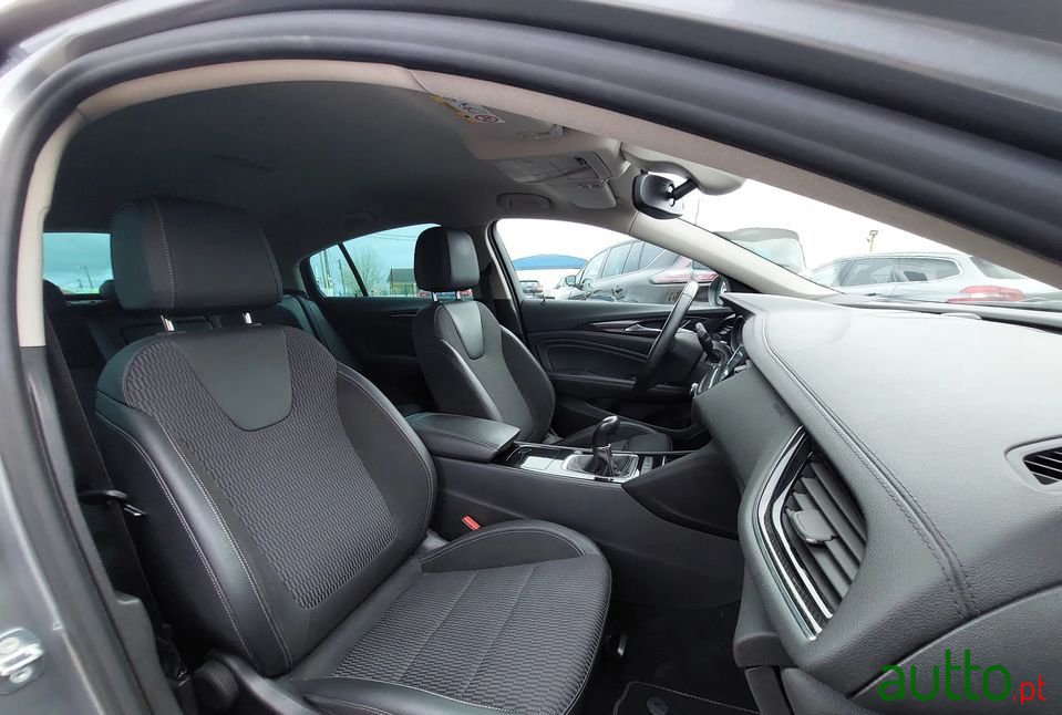 2018' Opel Insignia Grand Sport photo #3