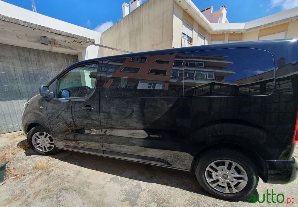 2019' Peugeot Traveller photo #2
