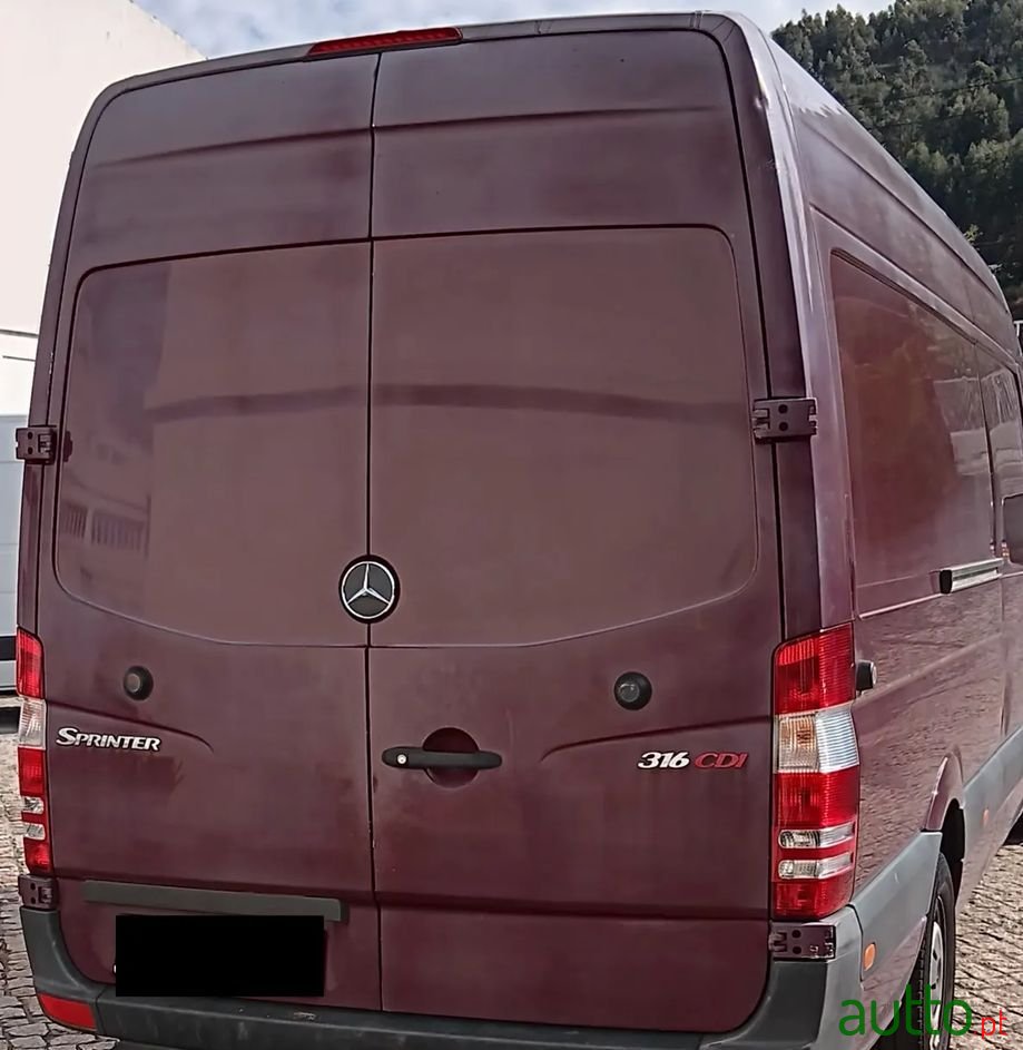 2011' Mercedes-Benz Sprinter photo #3