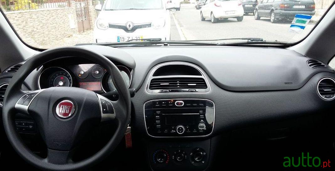 2014' Fiat Punto Evo photo #1