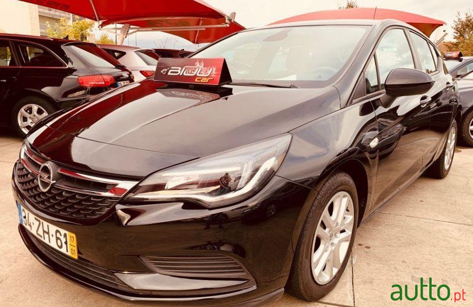 2017' Opel Astra photo #1