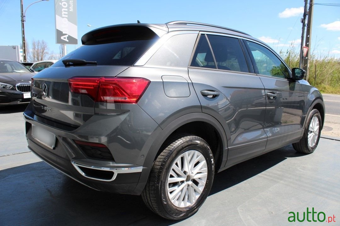 2022' Volkswagen T-Roc photo #4