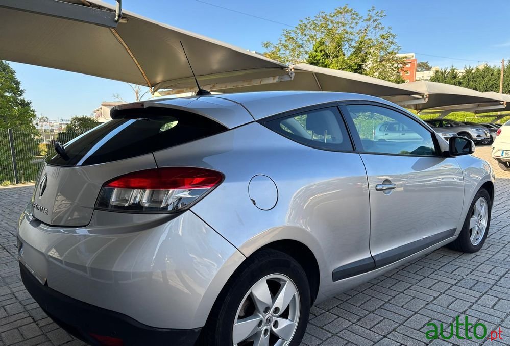 2010' Renault Mégane Coupe photo #2