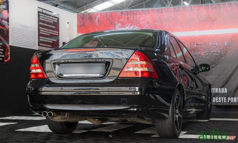 2005' Mercedes-Benz Classe C photo #3