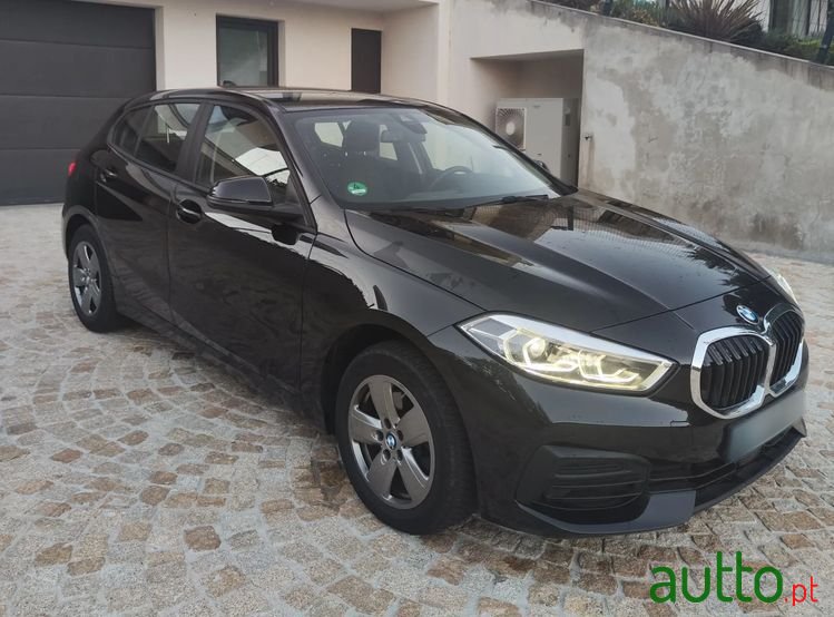 2023' BMW Série 1 D Advantage photo #1