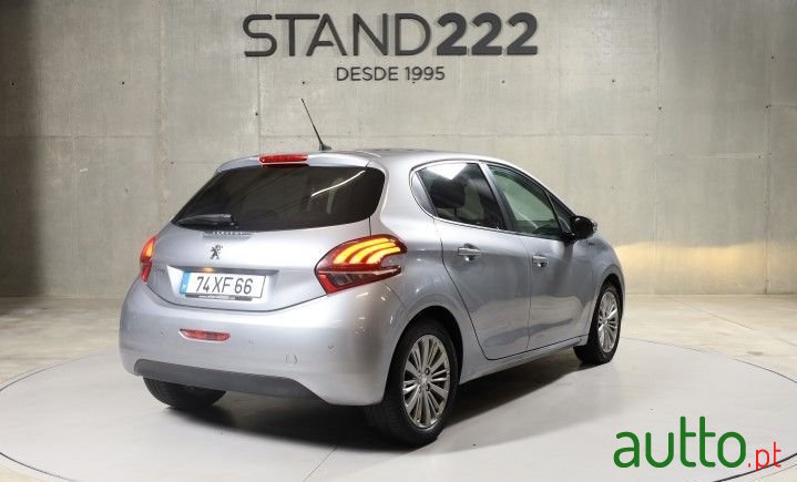 2019' Peugeot 208 photo #5