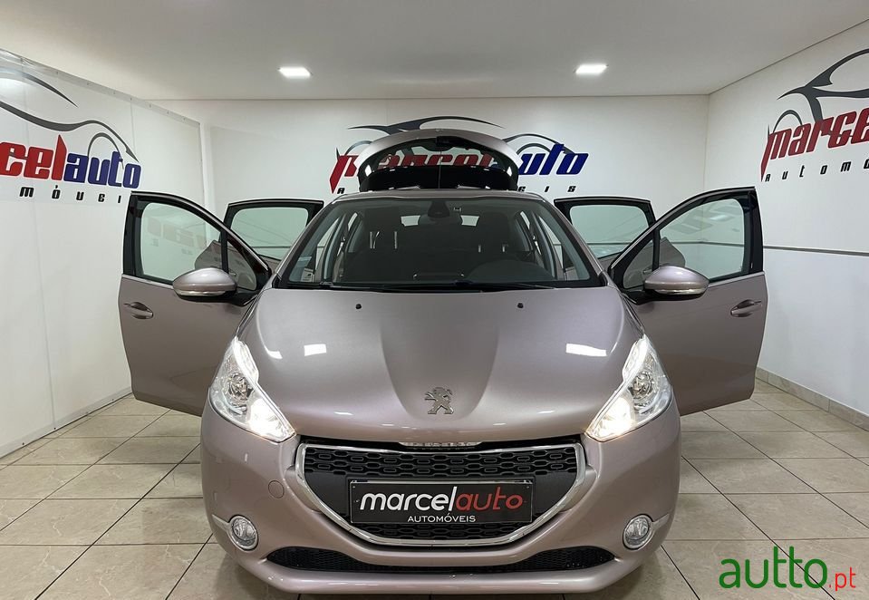 2013' Peugeot 208 photo #5