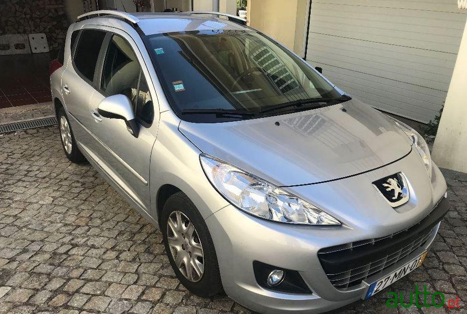 2011' Peugeot 207 Sw photo #1