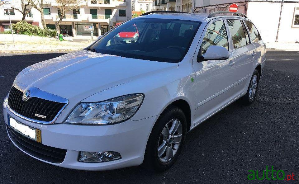 2012' Skoda Octavia Break photo #3