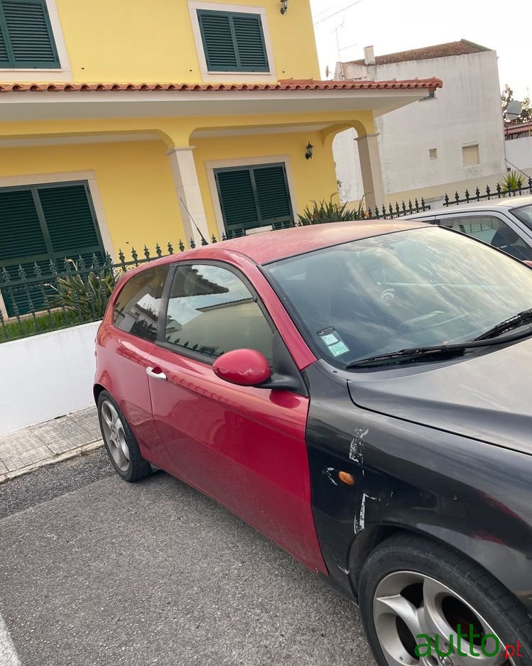 2001' Alfa Romeo 147 1.9 Jtd Plus photo #2