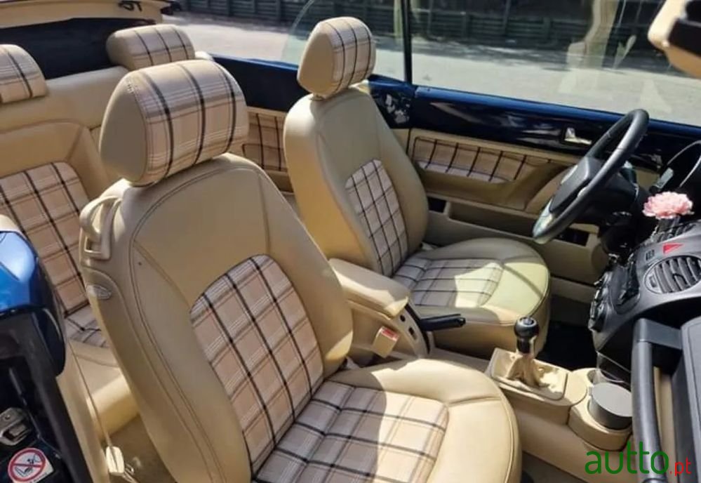 2003' Volkswagen New Beetle photo #6