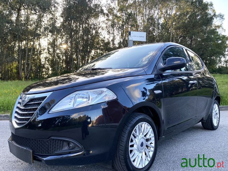 2013' Lancia Ypsilon 1.2 S&S Fashion photo #2