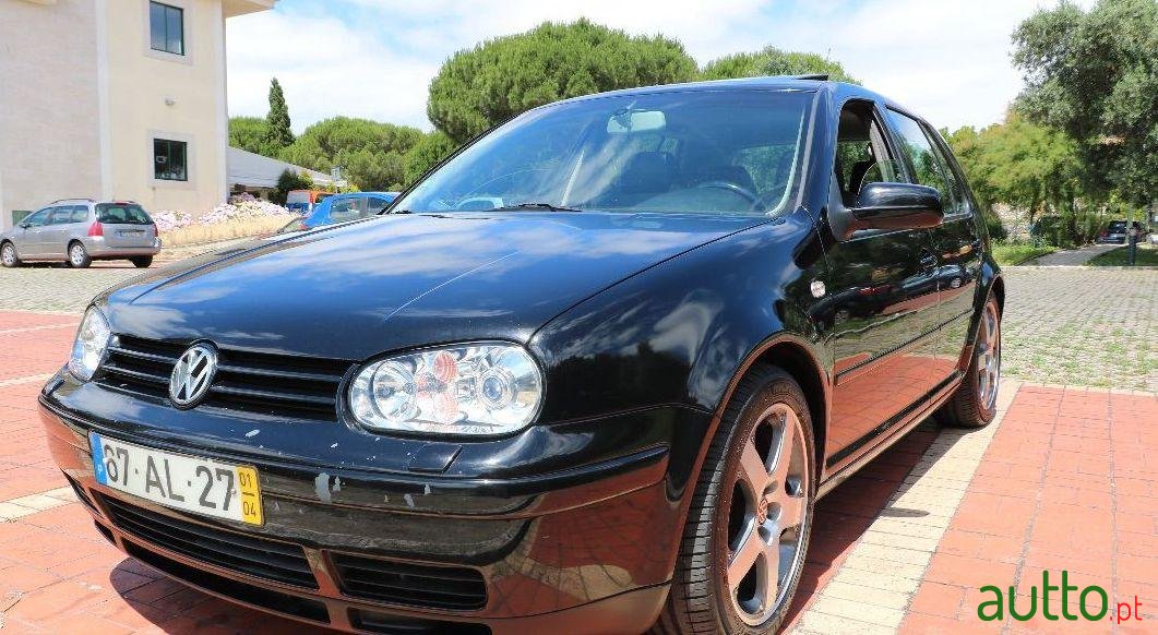 2001' Volkswagen Golf photo #4