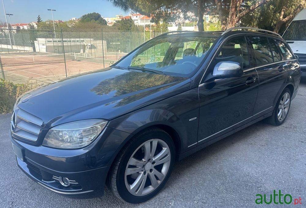 2008' Mercedes-Benz Classe C photo #3