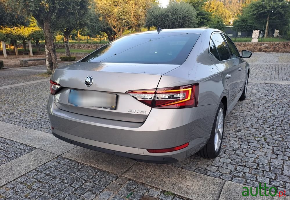2019' Skoda Superb 1.6 Tdi Style photo #2