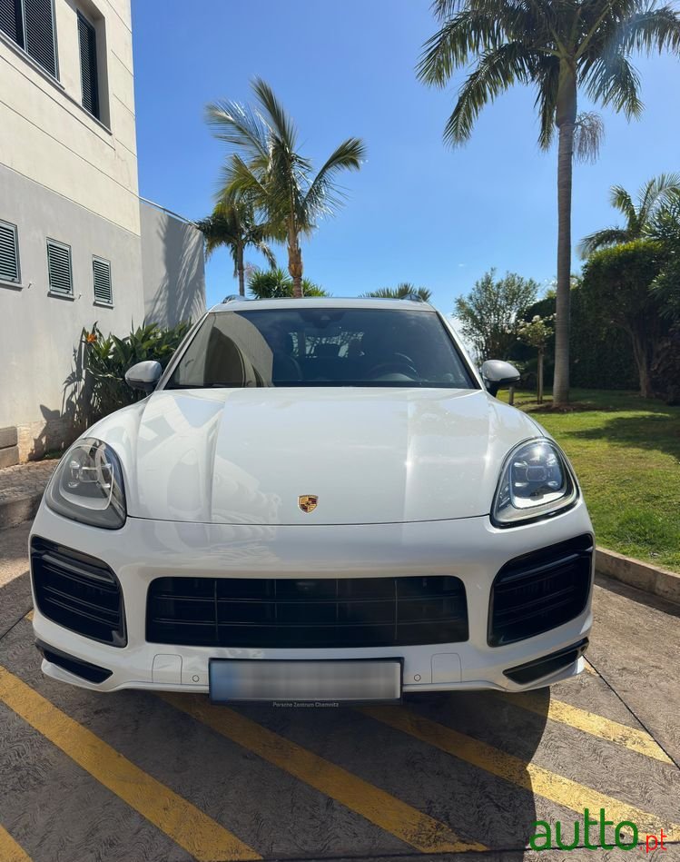 2022' Porsche Cayenne photo #2