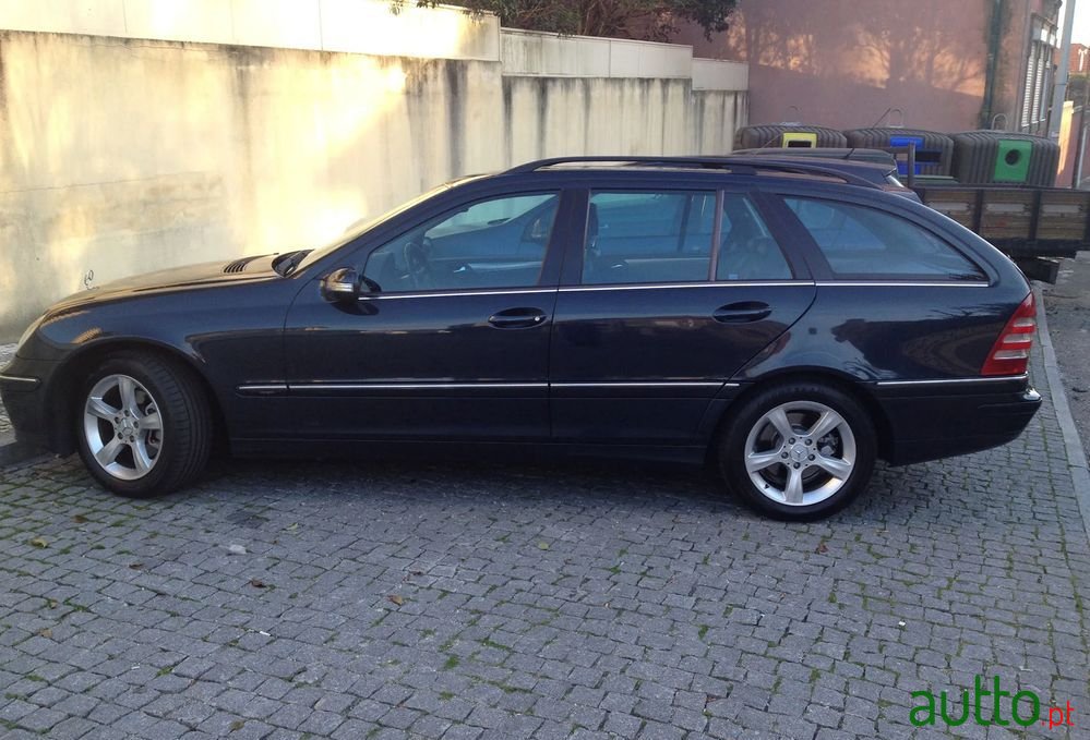 2004' Mercedes-Benz C 220 photo #1