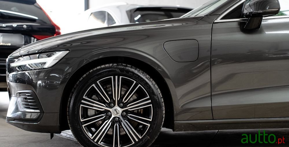 2019' Volvo V60 photo #4