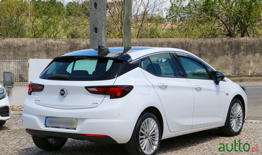 2016' Opel Astra photo #3