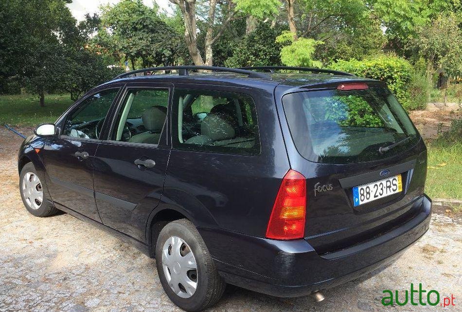 2001' Ford Focus Sw photo #2