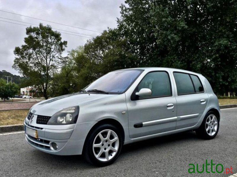 2003' Renault Clio photo #1