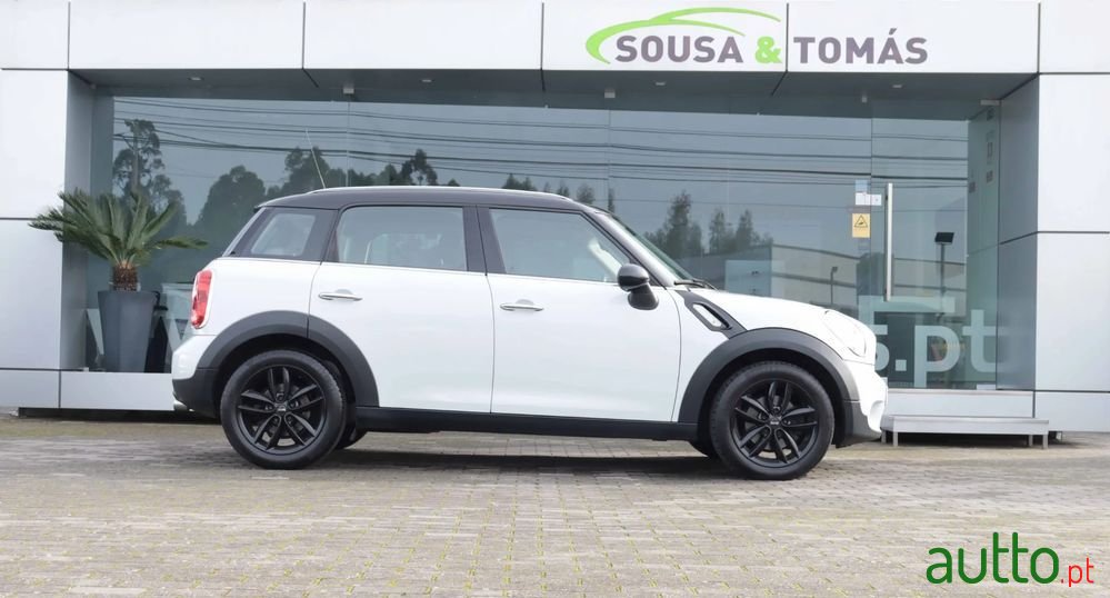 2012' MINI Countryman Cooper D photo #5