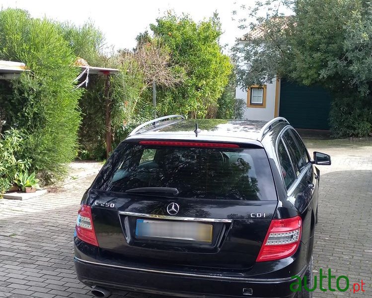 2010' Mercedes-Benz Classe C photo #4