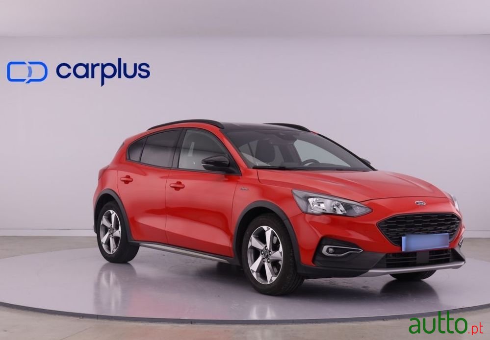 2020' Ford Focus photo #2