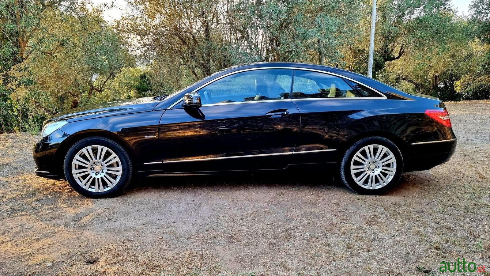 2013' Mercedes-Benz E-220 photo #4