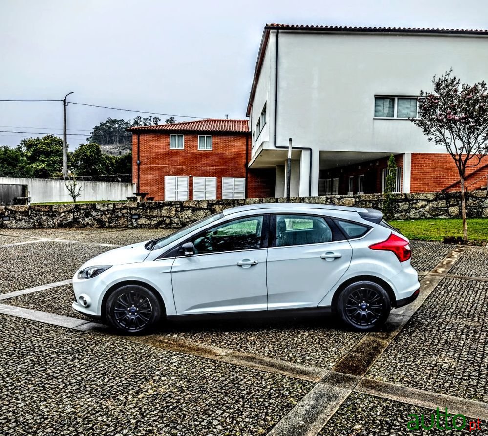 2015' Ford Focus photo #2