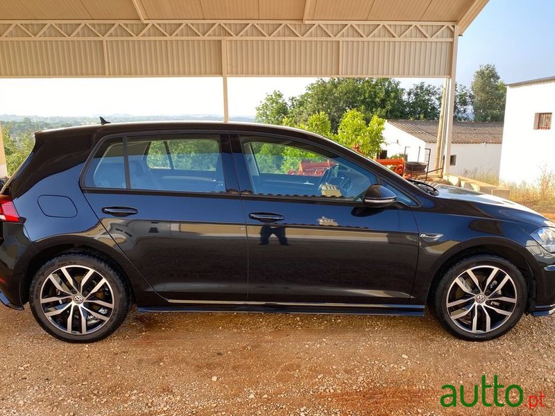 2017' Volkswagen Golf 1.6 Tdi R-Line photo #2