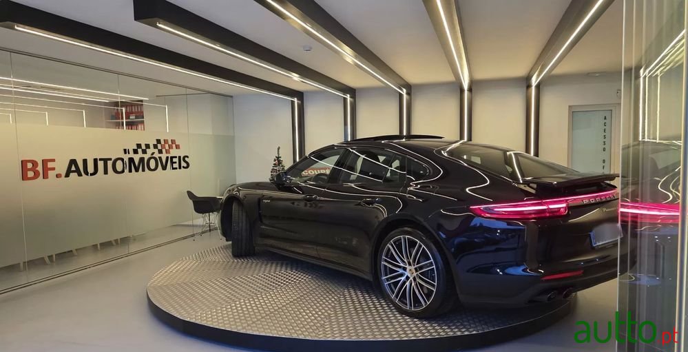 2020' Porsche Panamera 4 E-Hybrid photo #3