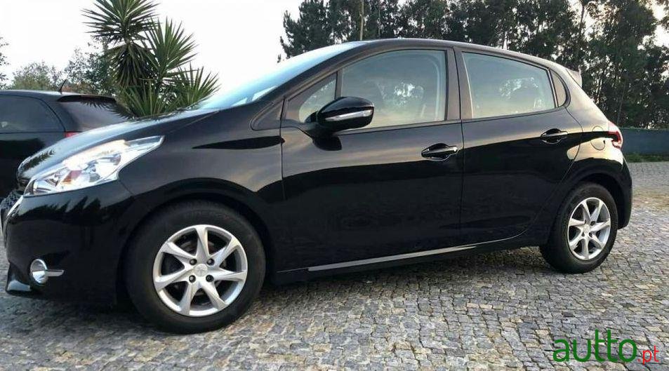2014' Peugeot 208 1.6 E-Hdi photo #1