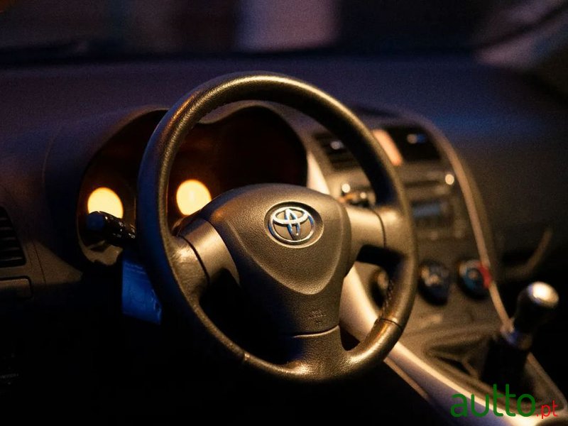 2007' Toyota Auris photo #4